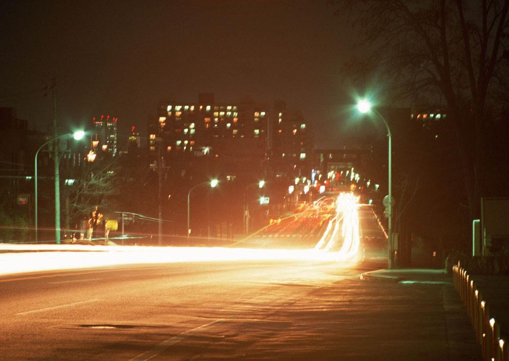 ���е�·����